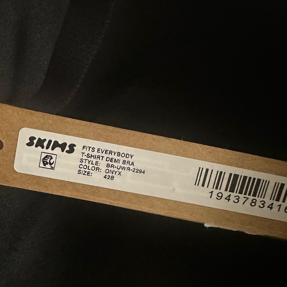 SKIMS Fits Everybody Bra New With Tags 42B - Picture 3 of 4